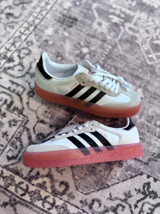 adidas Shoes - ADIDAS
Women's Adidas Sambae Shoes - Cloud White/Core Black/Semi Coral